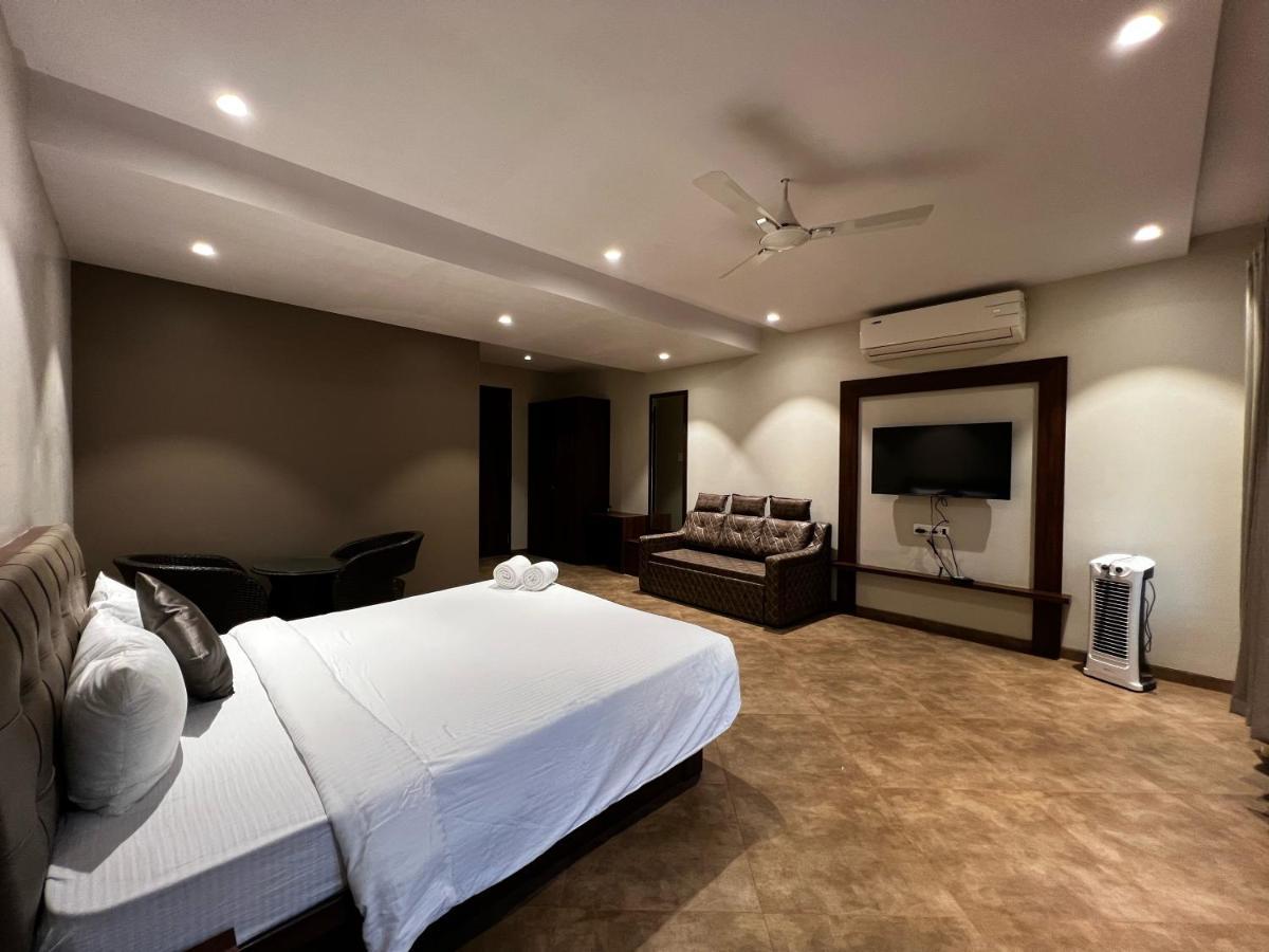Paramount Riverfront Resort & Spa, קארג'אט מראה חיצוני תמונה