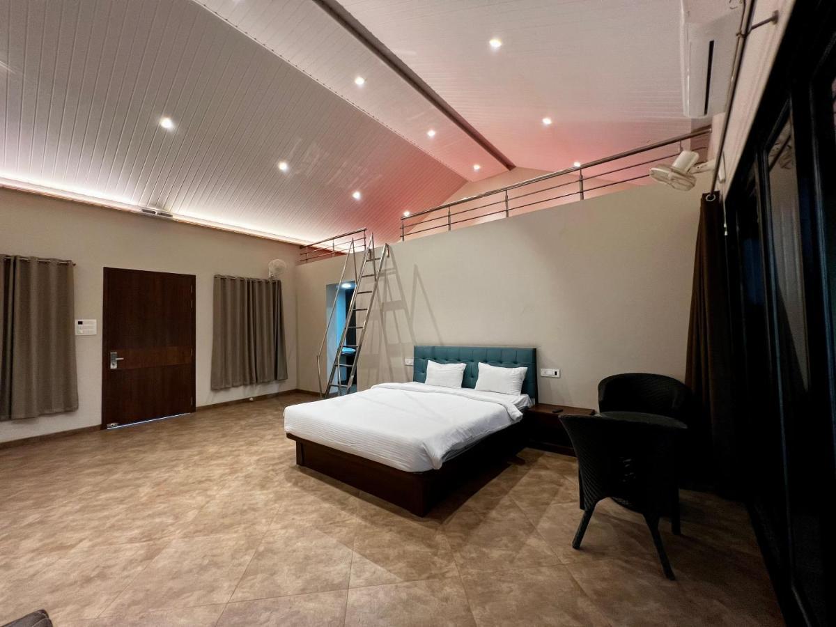 Paramount Riverfront Resort & Spa, קארג'אט מראה חיצוני תמונה