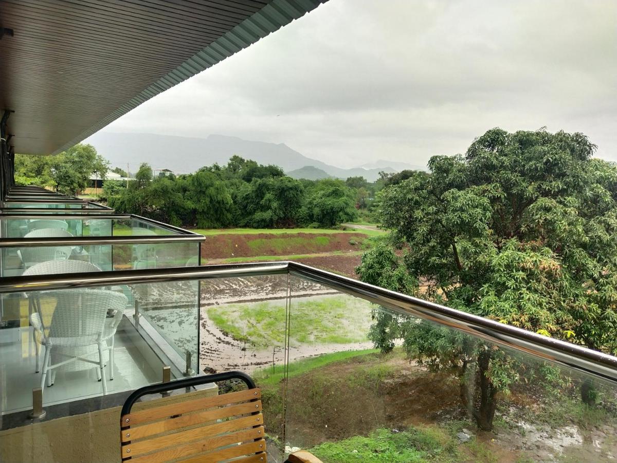 Paramount Riverfront Resort & Spa, קארג'אט מראה חיצוני תמונה