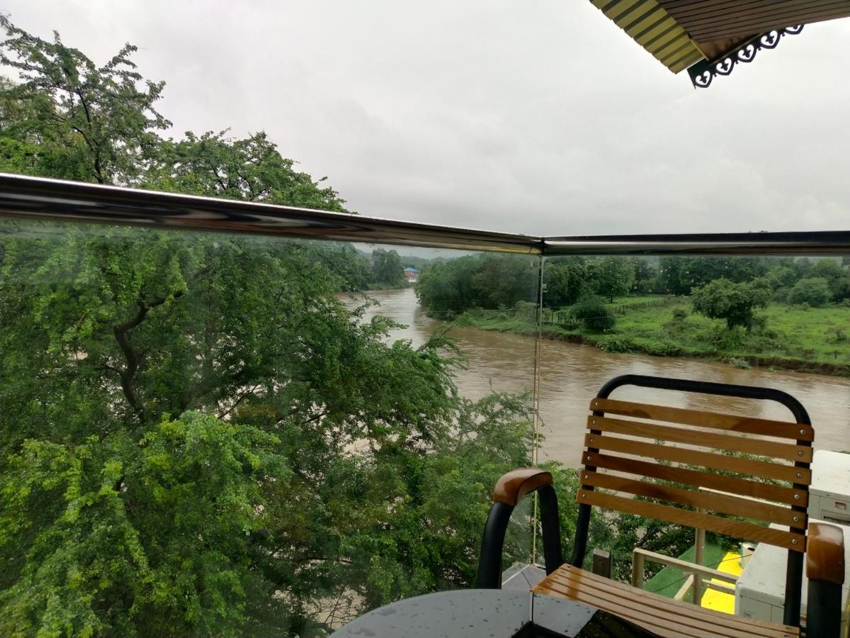 Paramount Riverfront Resort & Spa, קארג'אט מראה חיצוני תמונה