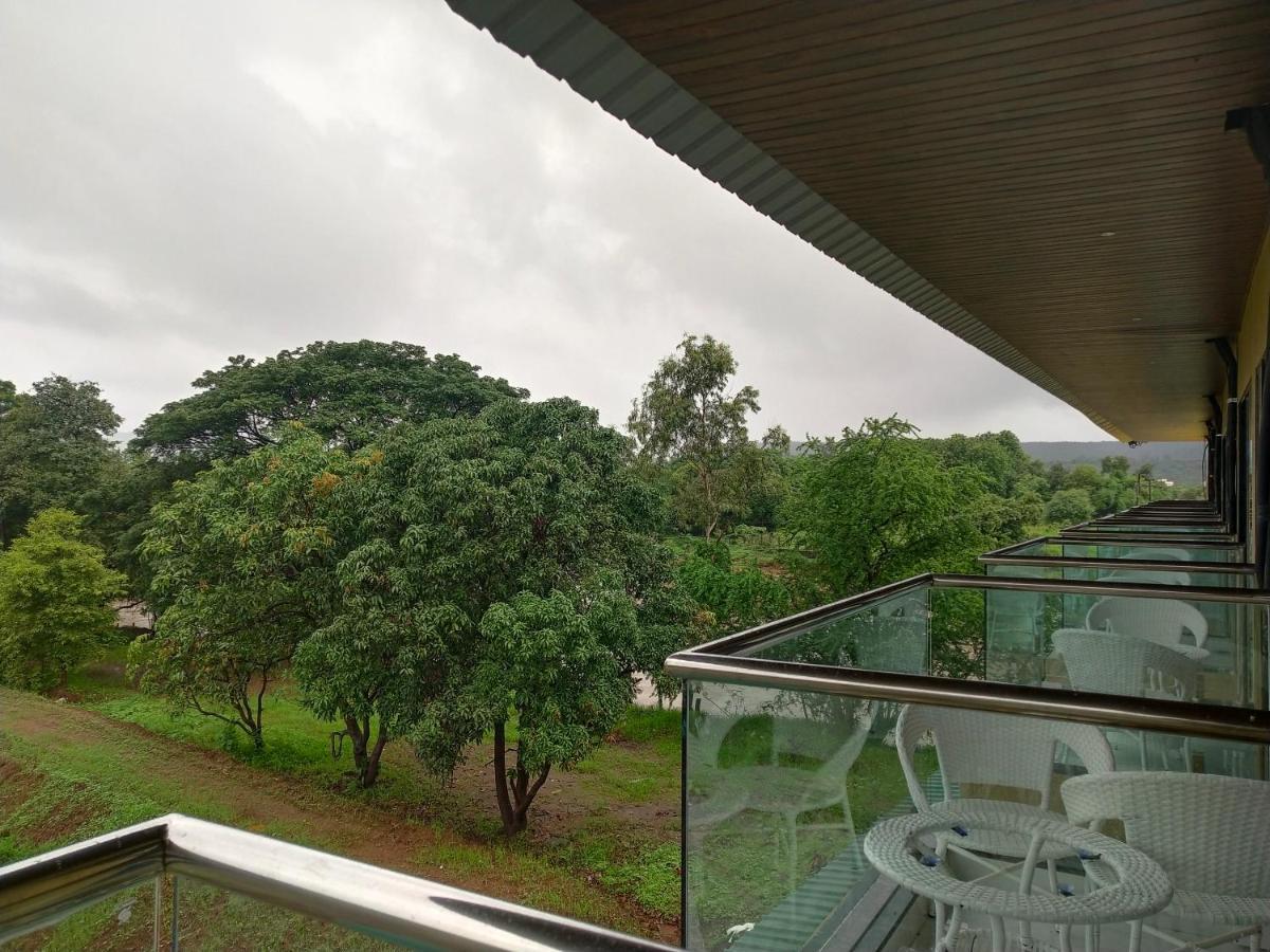 Paramount Riverfront Resort & Spa, קארג'אט מראה חיצוני תמונה