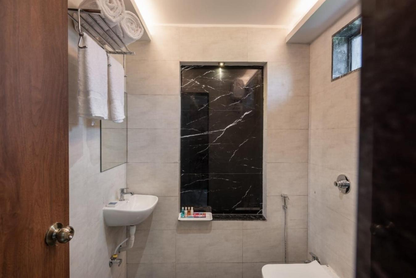 Paramount Riverfront Resort & Spa, קארג'אט מראה חיצוני תמונה
