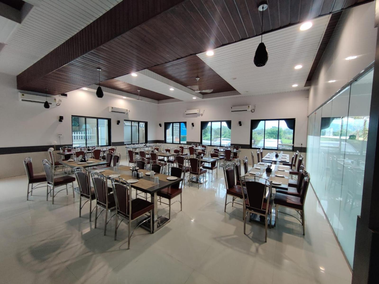 Paramount Riverfront Resort & Spa, קארג'אט מראה חיצוני תמונה